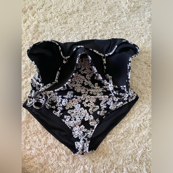 Plus Size 24W Mazu Swim Floral One Piece Swimsuit - Picture 6 of 11